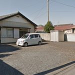 中古戸建 3DKです。人気の瓦葺平屋建です。駐車スペースも5台可能です。とっても広々です。